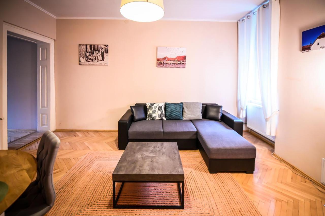Jules' Sunny, Spacious And Central Apartment Sibiu Exterior photo
