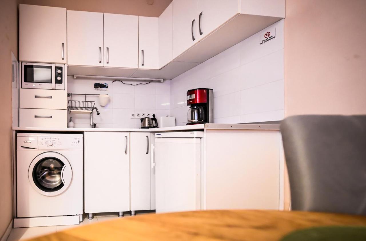 Jules' Sunny, Spacious And Central Apartment Sibiu Exterior photo