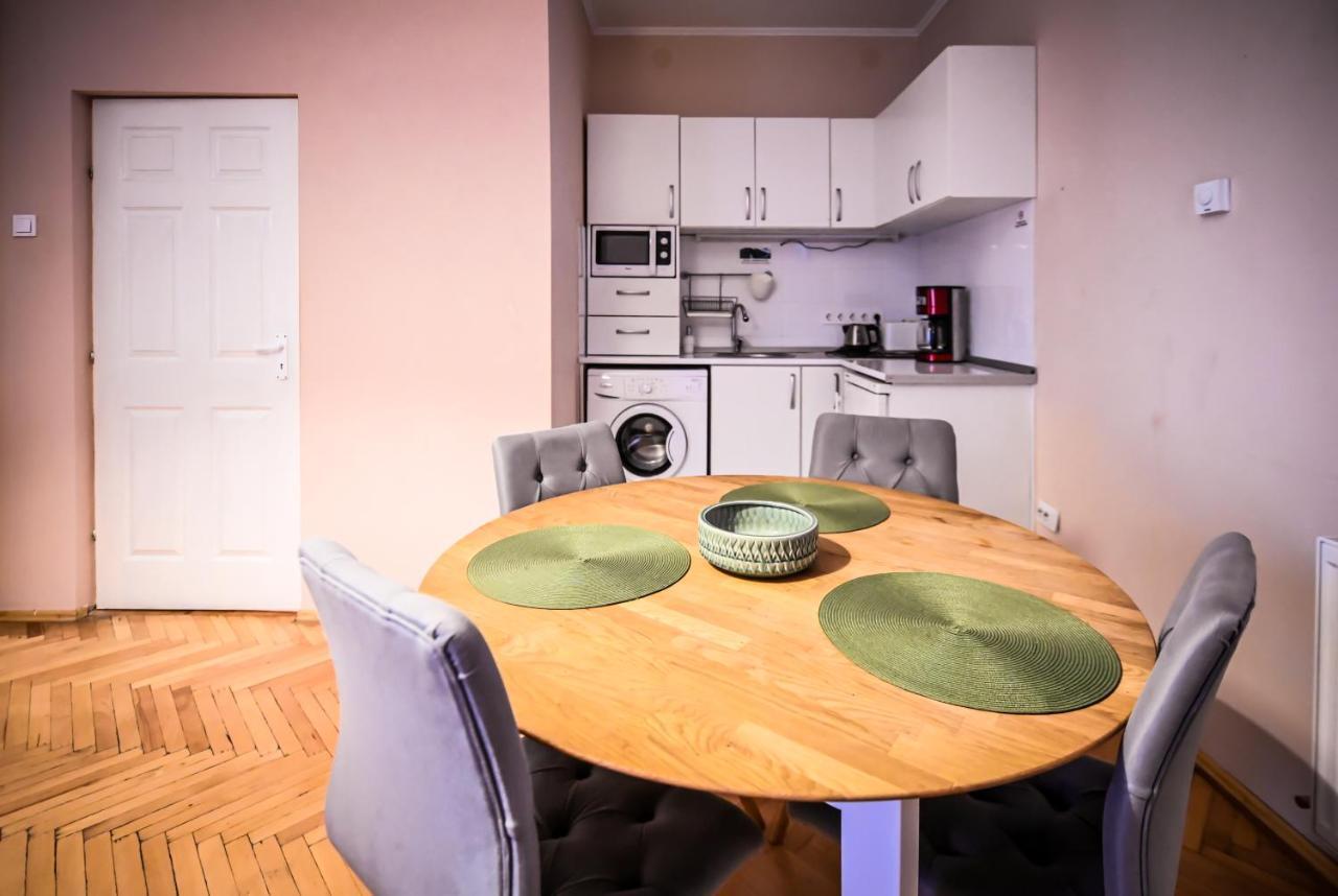 Jules' Sunny, Spacious And Central Apartment Sibiu Exterior photo